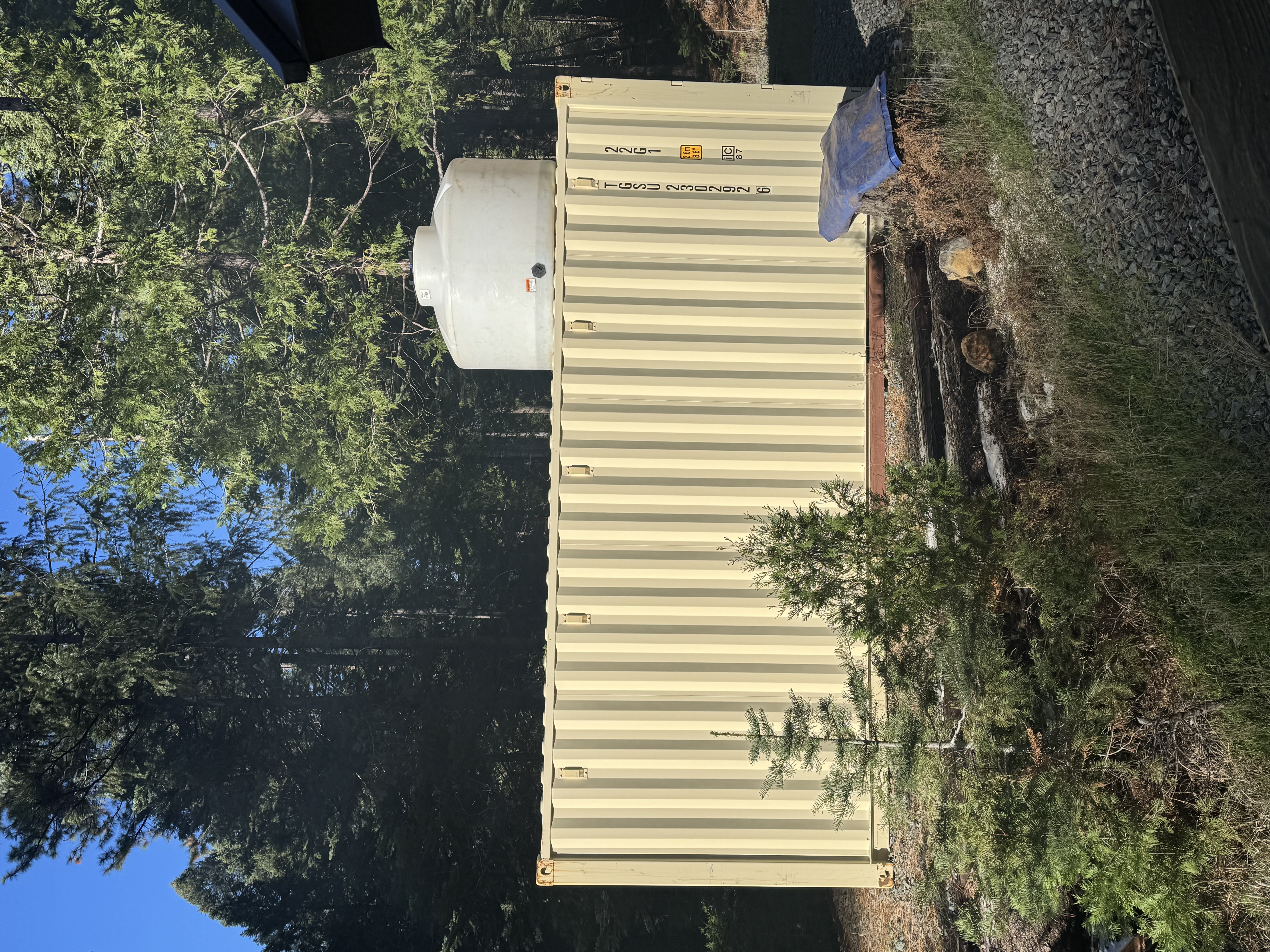 33.2 CU.m container with water tank on roof